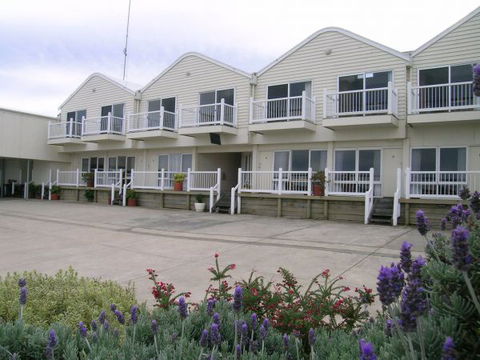 A Great Ocean View Motel - Tourism Guide 4
